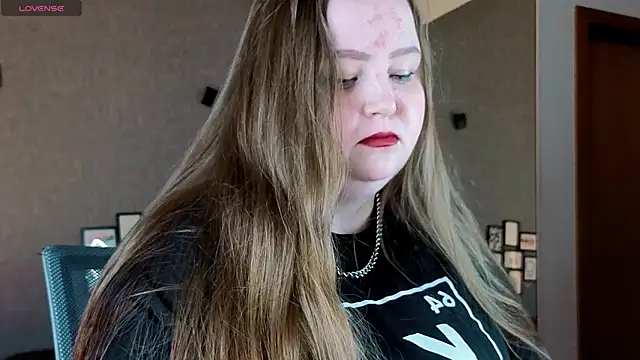 Snapshot of EMMA__CONNOR chatting on 20, 10, 2025 EMMA  CONNOR online show from 20, 10, 2025