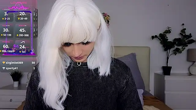 Snapshot of HelenSpellman chatting on 11, 12, 2024 HelenSpellman online show from 11, 12, 2024