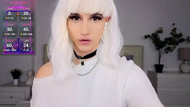 Snapshot of HelenSpellman chatting on 17, 12, 2024 HelenSpellman online show from 17, 12, 2024