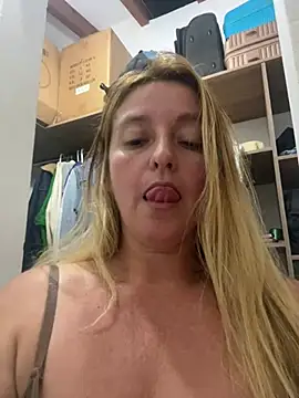 Snapshot of moniquerainx chatting on 8, 3, 2026 moniquerainx online show from 8, 3, 2026