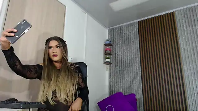 SARA TS FOX online show from 18, 12, 2024