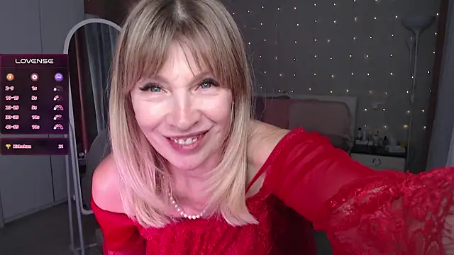 Snapshot of JuliaVilnet chatting on 1, 11, 2025 JuliaVilnet online show from 1, 11, 2025