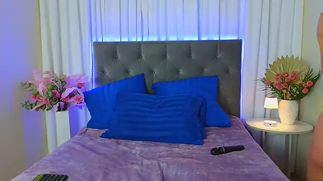 Ariana Petite online show from 22, 4, 2026