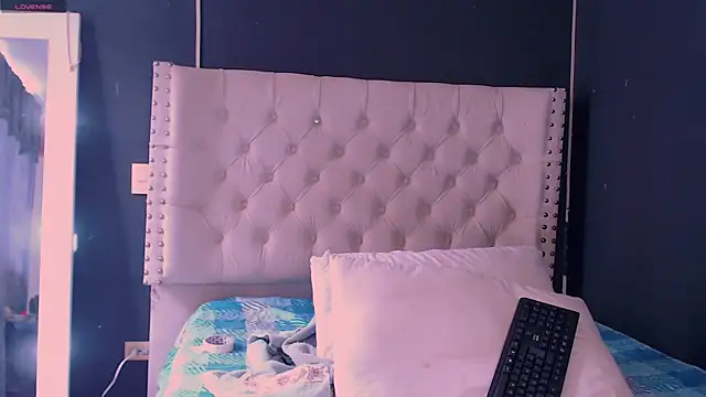 Snapshot of valen_thompson chatting on 30, 12, 2024 valen thompson online show from 30, 12, 2024