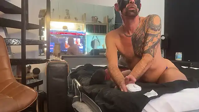 Snapshot of Sportparis4 chatting on 27, 10, 2025 Sportparis4 online show from 27, 10, 2025