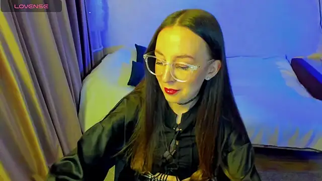 Snapshot of CurlySteph chatting on 5, 5, 2026 CurlySteph online show from 5, 5, 2026