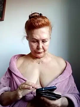 Hottie-Mom online show from 31, 10, 2025