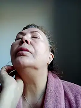 Hottie-Mom online show from 11, 4, 2026