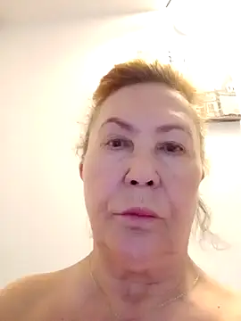 Snapshot of Hottie-Mom chatting on 19, 4, 2026 Hottie-Mom online show from 19, 4, 2026