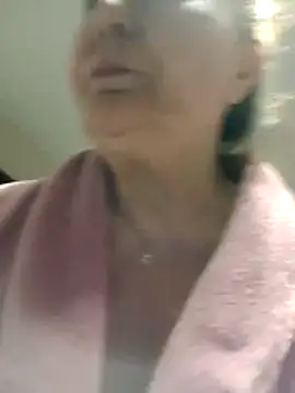 Snapshot of Hottie-Mom chatting on 8, 5, 2026 Hottie-Mom online show from 8, 5, 2026