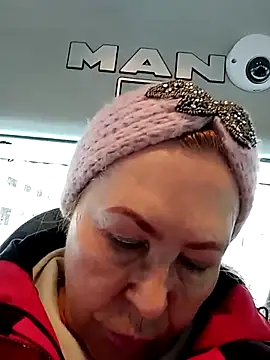 Snapshot of Hottie-Mom chatting on 13, 5, 2026 Hottie-Mom online show from 13, 5, 2026