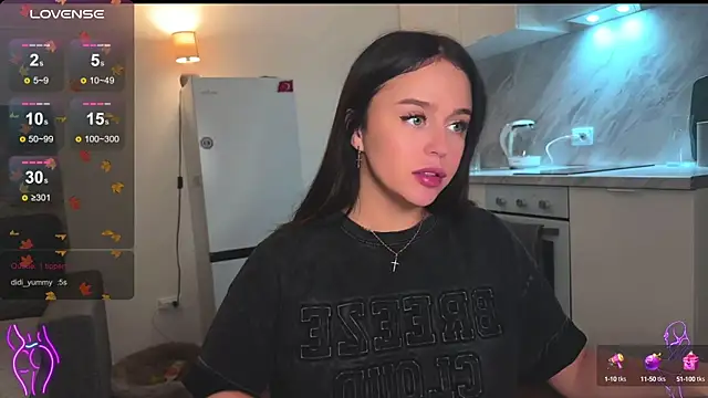 Snapshot of Megan_Nilson chatting on 18, 12, 2024 Megan Nilson online show from 18, 12, 2024