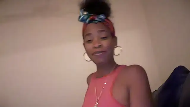 Snapshot of Cum2Charm chatting on 14, 5, 2026 Cum2Charm online show from 14, 5, 2026