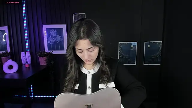 KylieMellow online show from 5, 2, 2025