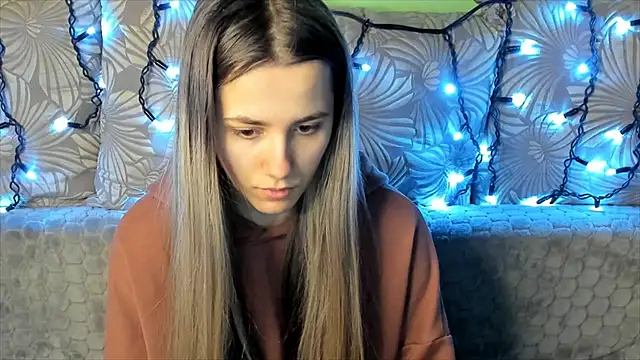 MaggieCake online show from 4, 1, 2025