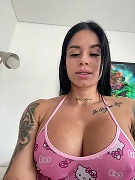 LaraHenao online show from 17, 6, 2026
