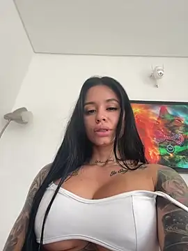 LaraHenao online show from 15, 7, 2026