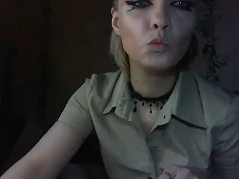 WildMissNiks online show from 13, 5, 2026