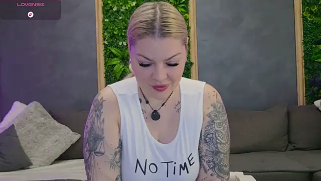 Snapshot of Raven_Luna chatting on 11, 5, 2026 Raven Luna online show from 11, 5, 2026