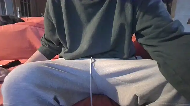 Snapshot of naked_bear chatting on 14, 2, 2025 naked bear online show from 14, 2, 2025