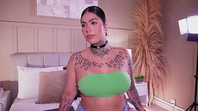 curvyliciousss online show from 8, 3, 2026