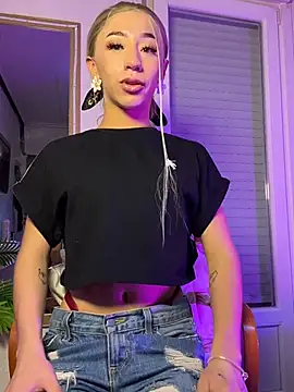 Snapshot of Littlebunny21 chatting on 24, 10, 2025 Littlebunny21 online show from 24, 10, 2025