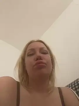 Snapshot of SofiaJoy chatting on 4, 5, 2026 SofiaJoy online show from 4, 5, 2026