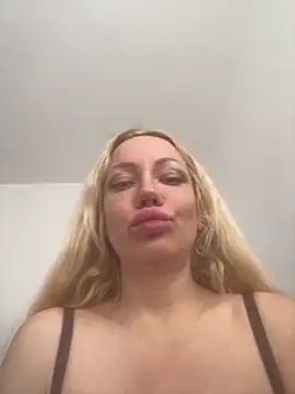 Snapshot of SofiaJoy chatting on 8, 5, 2026 SofiaJoy online show from 8, 5, 2026