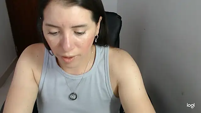 spicey latina online show from 1, 4, 2026