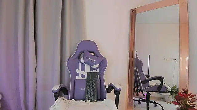 Snapshot of roxie_gates_ chatting on 1, 2, 2026 roxie gates online show from 1, 2, 2026