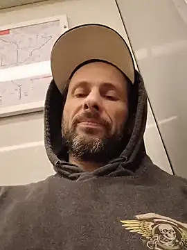 Snapshot of FireFox_Feel chatting on 7, 3, 2025 FireFox Feel online show from 7, 3, 2025