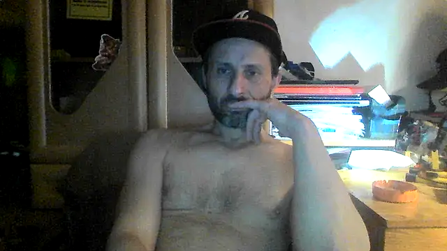 Snapshot of FireFox_Feel chatting on 8, 3, 2025 FireFox Feel online show from 8, 3, 2025