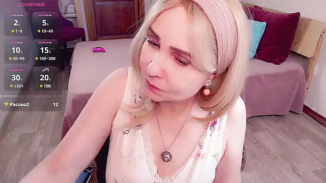 Snapshot of _unique_cam_ chatting on 7, 12, 2024  unique cam  online show from 7, 12, 2024