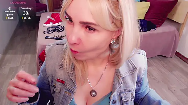 Snapshot of _unique_cam_ chatting on 6, 1, 2025  unique cam  online show from 6, 1, 2025