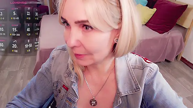 Snapshot of _unique_cam_ chatting on 6, 1, 2025  unique cam  online show from 6, 1, 2025