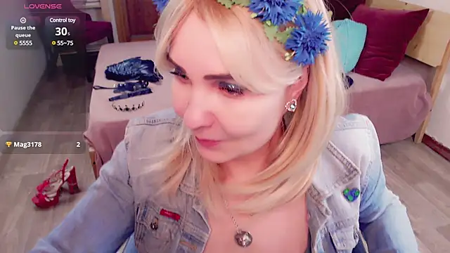 Snapshot of _unique_cam_ chatting on 2, 2, 2025  unique cam  online show from 2, 2, 2025