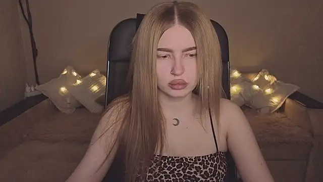 ViolettaLopez online show from 4, 12, 2025