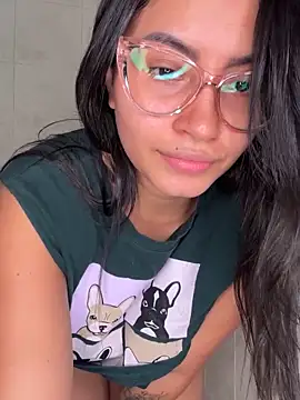 Snapshot of PaulinaBelushi chatting on 11, 12, 2024 PaulinaBelushi online show from 11, 12, 2024