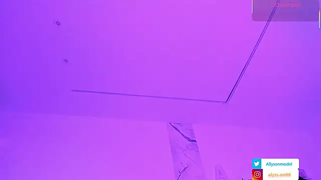Snapshot of alysson_18 chatting on 27, 5, 2026 alysson 18 online show from 27, 5, 2026