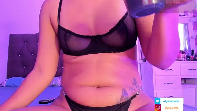 Snapshot of alysson_18 chatting on 29, 5, 2026 alysson 18 online show from 29, 5, 2026