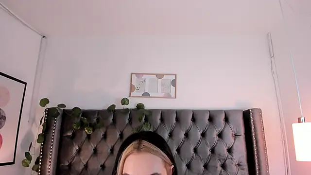 Snapshot of Kim_Blane chatting on 30, 12, 2024 Kim Blane online show from 30, 12, 2024