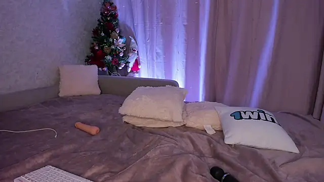 Kitty Ricky online show from 4, 1, 2025