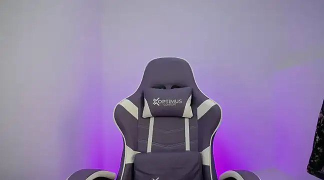 Snapshot of cutie_and_slutty chatting on 15, 1, 2025 cutie and slutty online show from 15, 1, 2025