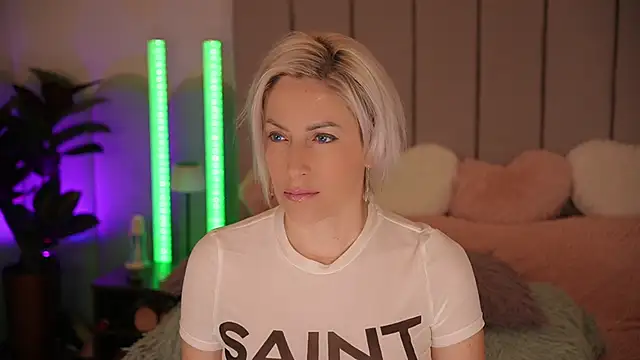 VickySecret96 online show from 26, 3, 2026