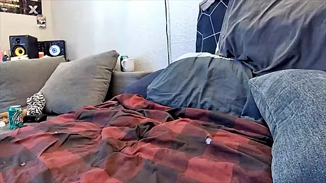 Snapshot of pyrowuff chatting on 1, 3, 2025 pyrowuff online show from 1, 3, 2025