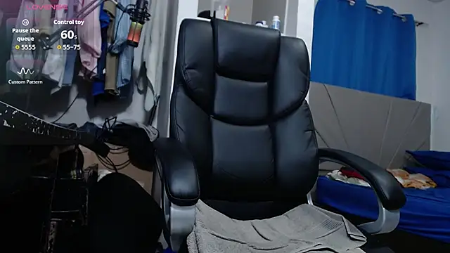 Snapshot of lewislamxxx_hot chatting on 12, 9, 2025 lewislamxxx hot online show from 12, 9, 2025