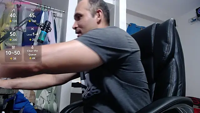 Snapshot of lewislamxxx_hot chatting on 6, 11, 2025 lewislamxxx hot online show from 6, 11, 2025