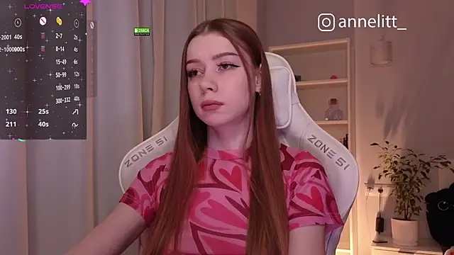 Snapshot of Annelitt chatting on 17, 12, 2024 Annelitt online show from 17, 12, 2024