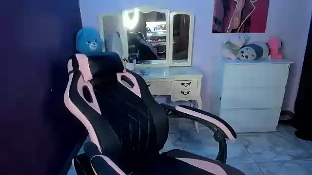 Snapshot of Tokyoseis chatting on 12, 9, 2025 Tokyoseis online show from 12, 9, 2025