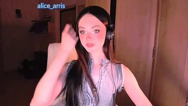 Snapshot of Alice__Aris chatting on 27, 3, 2026 Alice Aris online show from 27, 3, 2026